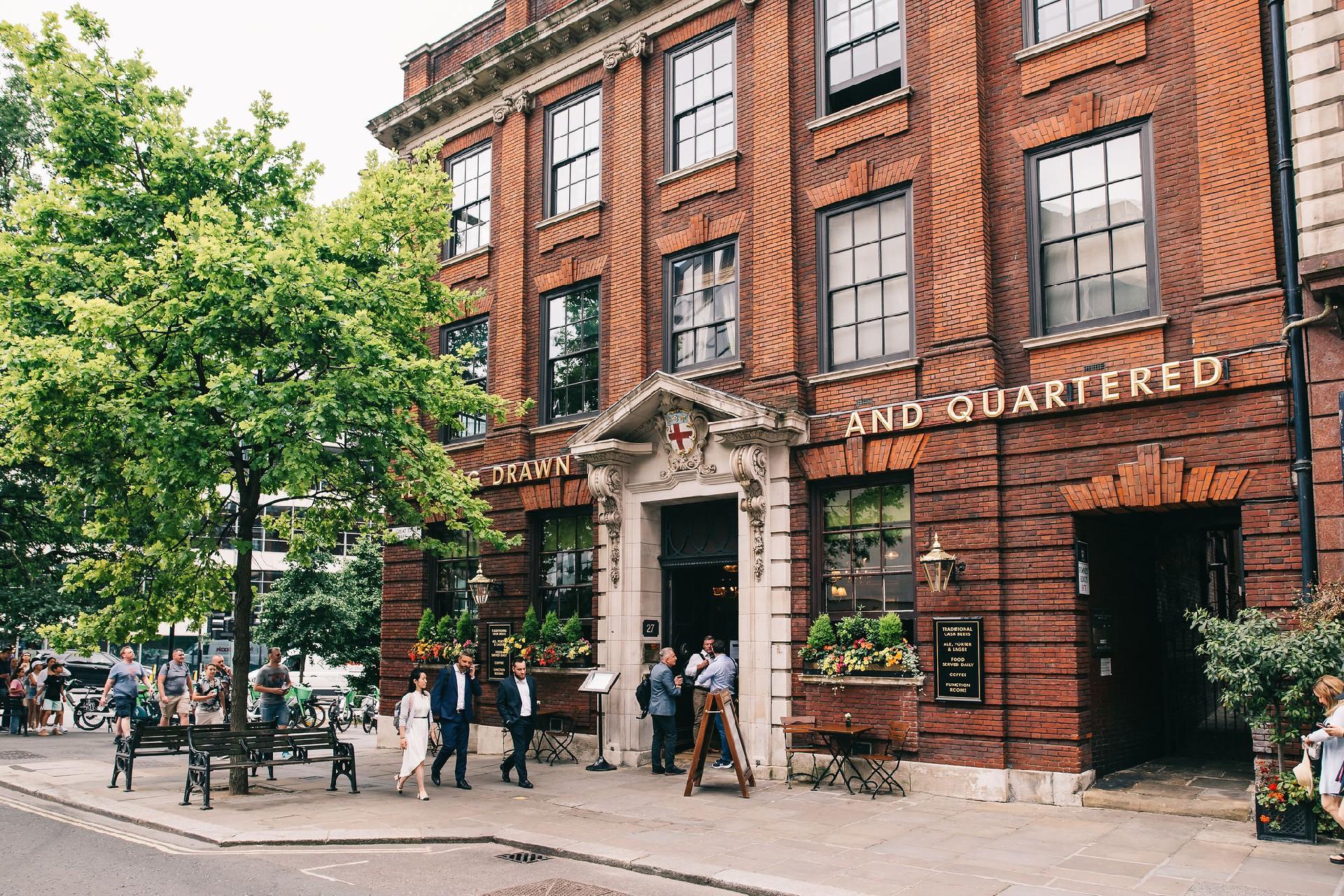 Contact Hung Drawn & Quartered for a warm superb drinks, and