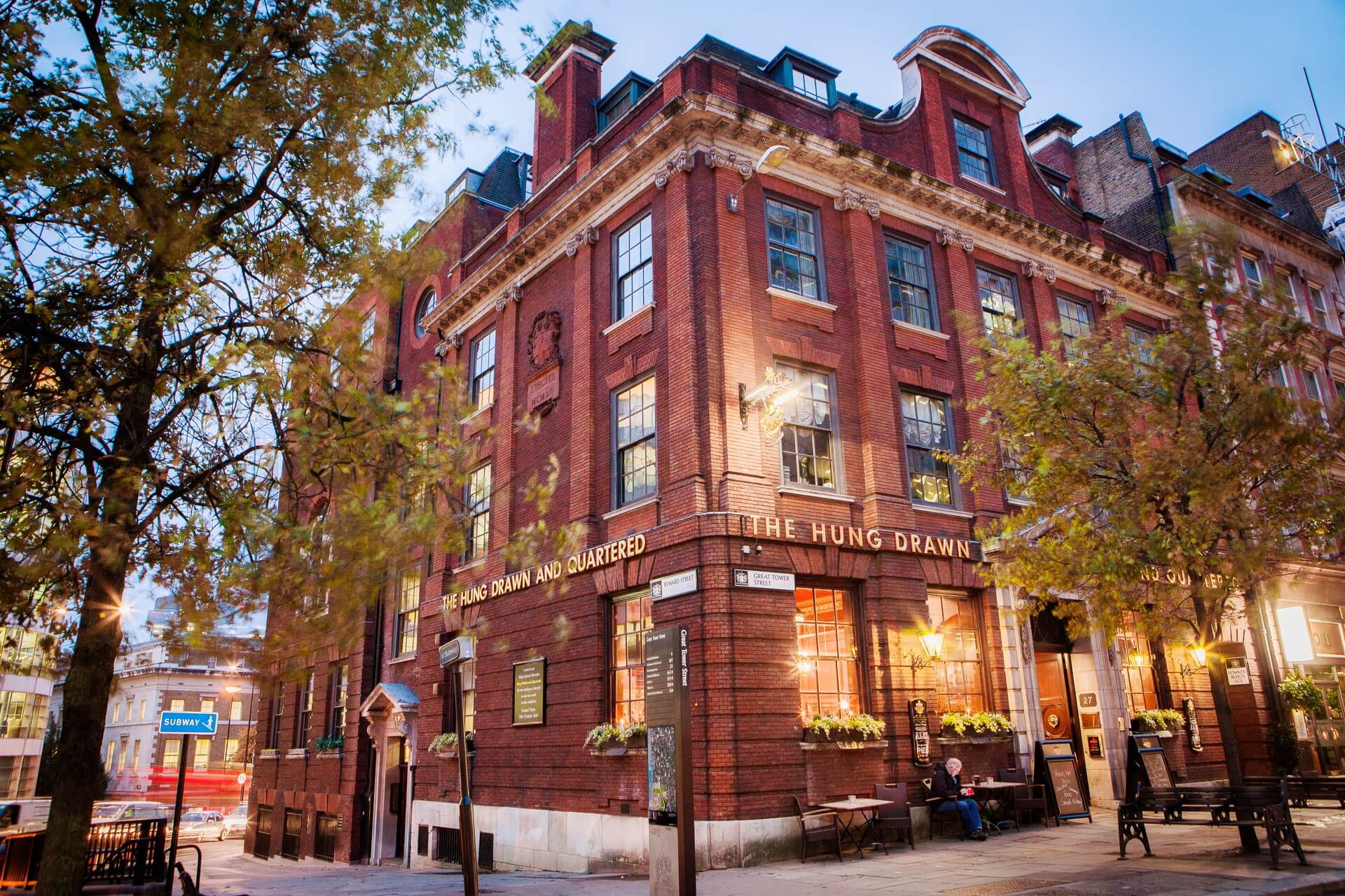 The Hung, Drawn & Quartered Fuller's Pub and Restaurant in Tower Hill